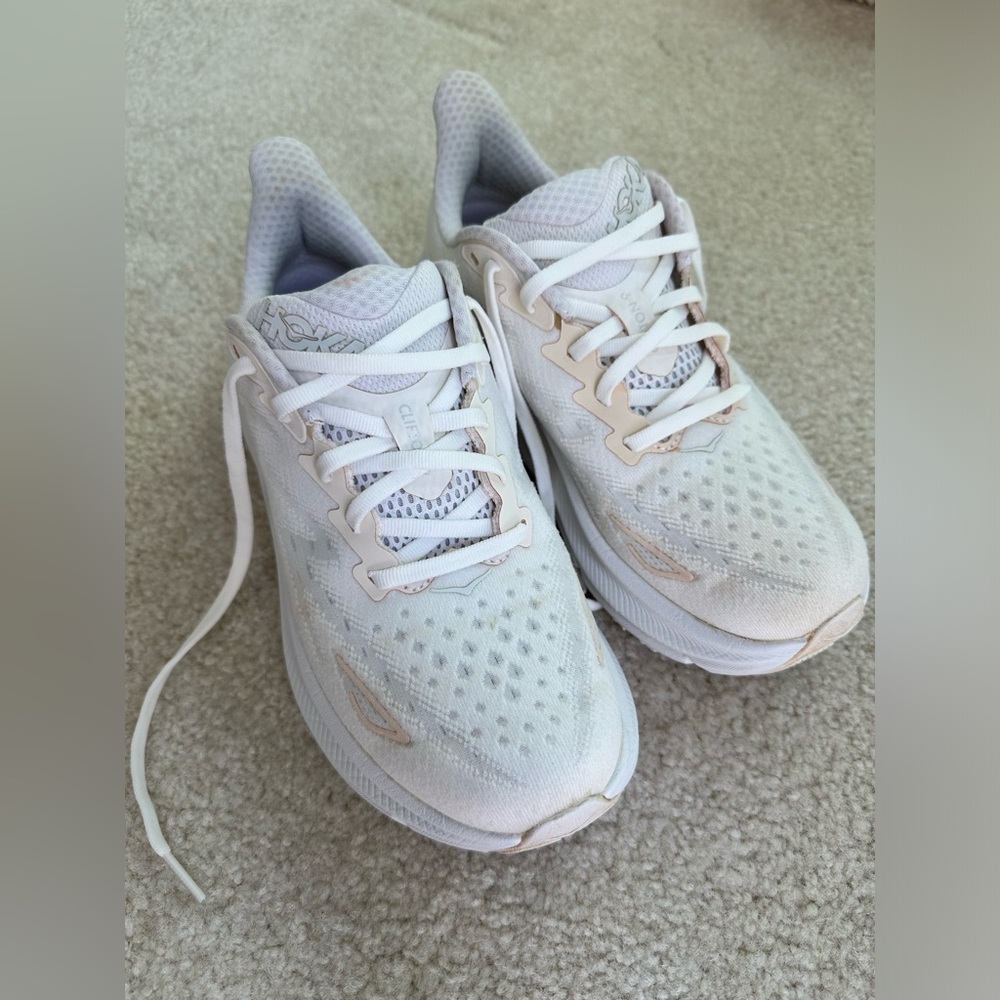Hoka Clifton 9 size 6.5B
